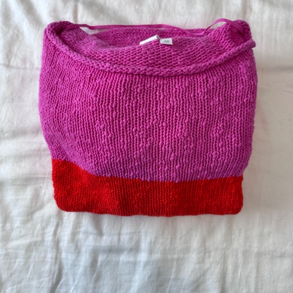 Woman’s Gap Sweater - Picture 9 of 11